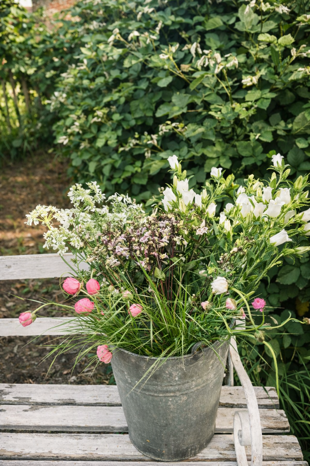 Abo: Blumen im Eimer zum selbst gestalten (Tischdeko) für Cafés, Restaurants…